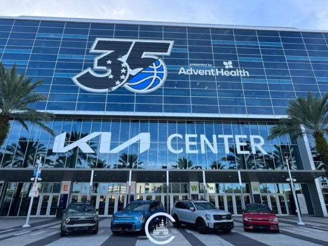 Entrada do Kia Center, que eu imaginaria ter qualquer coisa ali dentro, menos uma quadra de basquete.