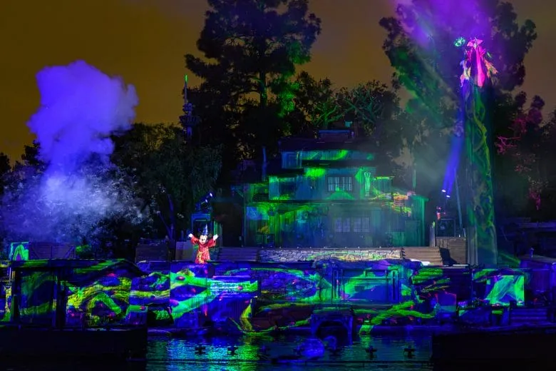 Fantasmic retorna ao Disneyland Califórnia