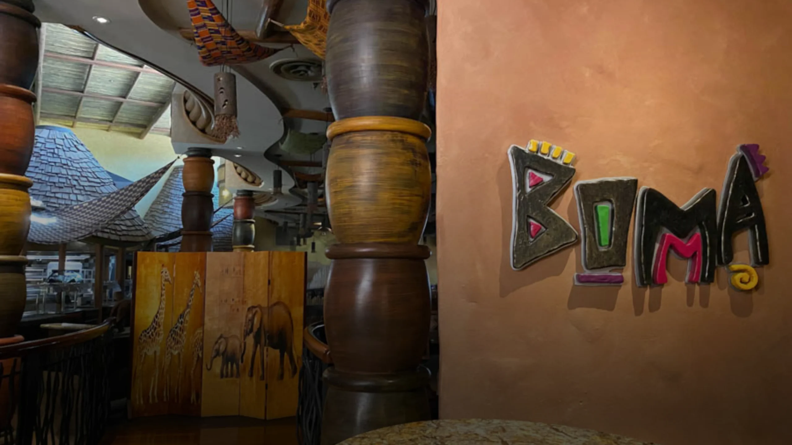 Boma, localizado no Animal Kingdom Lodge