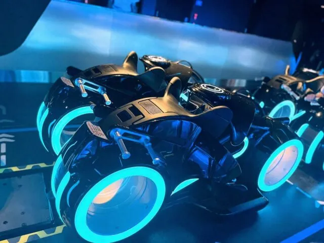 TRON Lightcycle / Run Fica de Fora da Early Theme Park Entry no Magic Kingdom